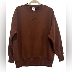Nike men’s Medium long sleeve brown pullover sweatshirt with a front logo